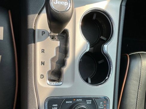 Used 2013 Jeep Grand Cherokee Overland Summit AWD/4WD image 33