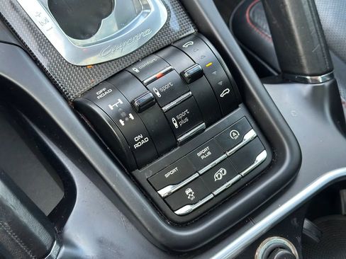 Used 2016 Porsche Cayenne GTS image 32