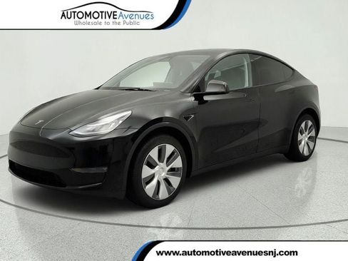 Used 2023 Tesla Model Y Long Range AWD/4WD image 1