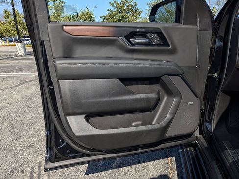 New 2026 GMC Yukon Denali w/ Denali Reserve Package AWD/4WD image 11