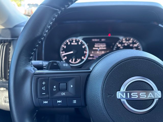 Used 2025 Nissan Pathfinder SV w/ Black Appearance Package FWD image 10