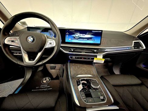 Used 2026 BMW X7 xDrive40i AWD/4WD image 17