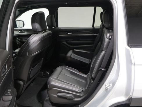 Used 2025 Jeep Grand Cherokee L Limited AWD/4WD image 17