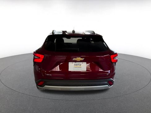 Used 2025 Chevrolet Trax LT image 12
