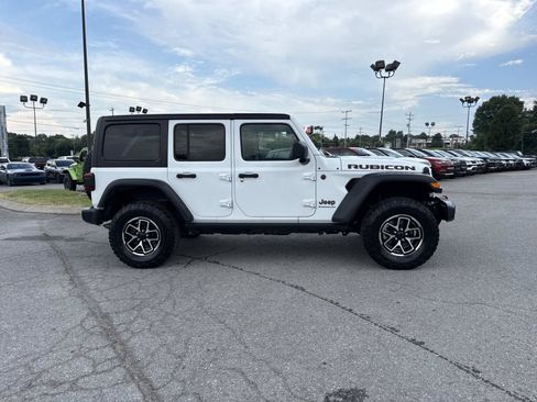 Used 2025 Jeep Wrangler Unlimited Rubicon AWD/4WD image 4