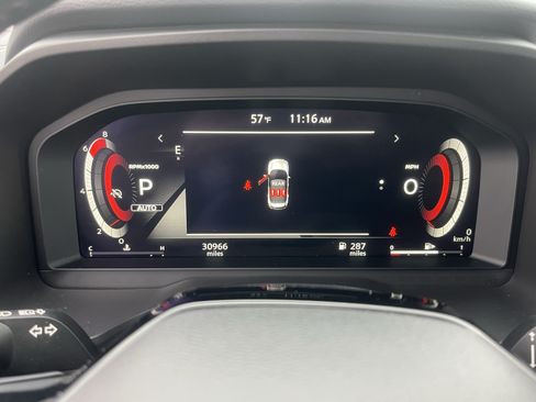 Used 2025 Nissan Rogue SL AWD/4WD image 19