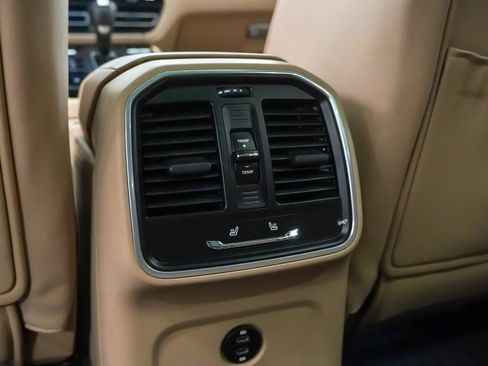 Used 2022 Porsche Macan image 20