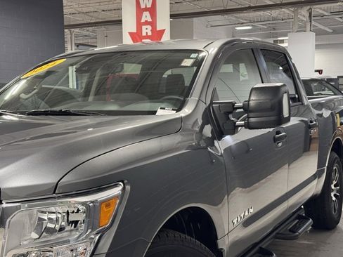 Used 2024 Nissan Titan SV w/ SV Convenience Package image 29