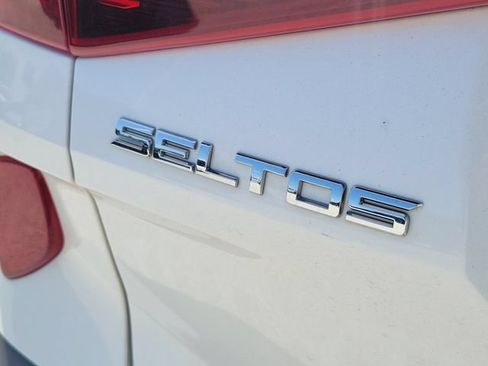 Used 2021 Kia Seltos S AWD/4WD image 5