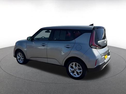 Used 2025 Kia Soul LX w/ LX Technology Package FWD image 9