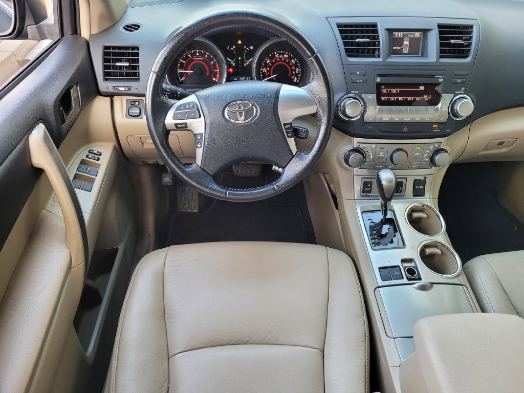 Used 2012 Toyota Highlander SE FWD image 9