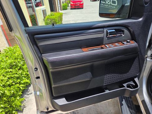 Used 2015 Ford Expedition Platinum RWD image 8