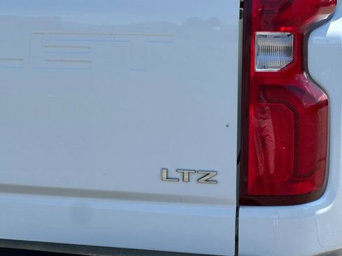 Used 2023 Chevrolet Silverado 2500 LTZ AWD/4WD image 24