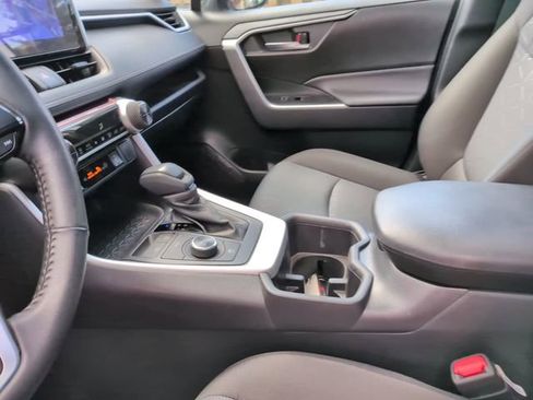 Used 2025 Toyota RAV4 XLE w/ Convenience Package image 21