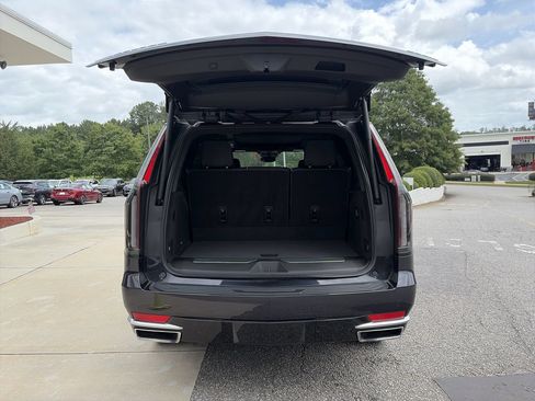 Used 2024 Cadillac Escalade Premium Luxury AWD/4WD image 34