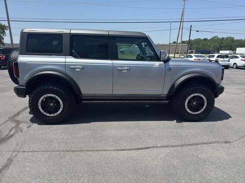 Used 2021 Ford Bronco Outer Banks w/ Sasquatch Package AWD/4WD image 2