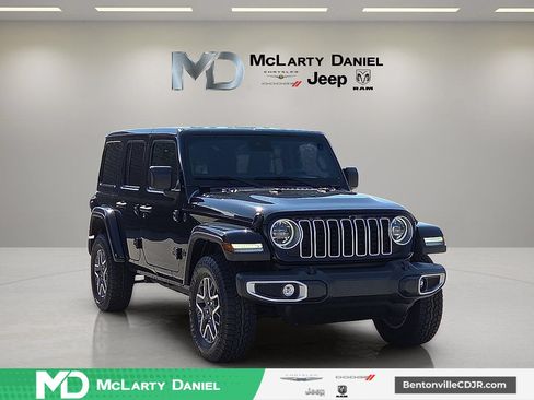 Used 2025 Jeep Wrangler Unlimited Sahara AWD/4WD image 1