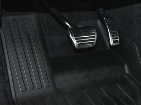 Used 2023 Land Rover Discovery S R-Dynamic image 21