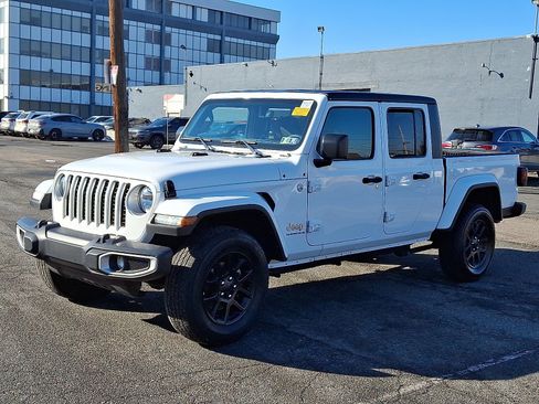 Used 2023 Jeep Gladiator Overland image 3