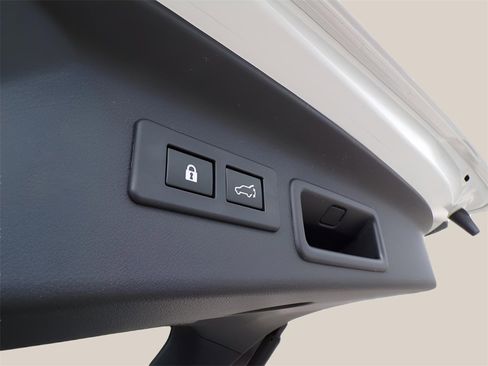 Used 2025 Subaru Forester Premium image 12