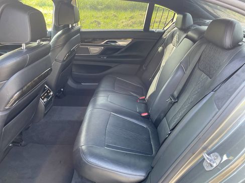 Used 2016 BMW 750i image 18