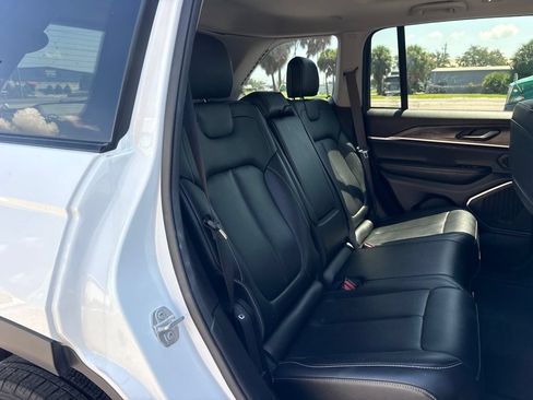 Used 2023 Jeep Grand Cherokee 4WD 4xe image 15