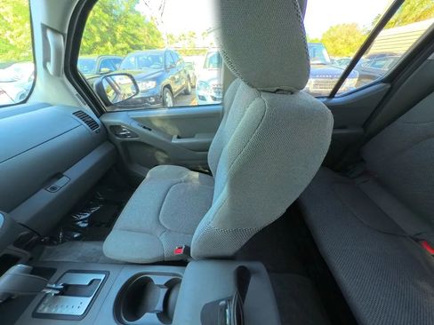 Used 2016 Nissan Frontier SV image 25