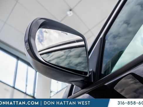 Used 2022 Jeep Compass Limited AWD/4WD image 33