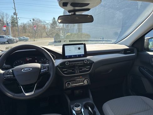 Used 2022 Ford Escape SE w/ Cold Weather Package image 9