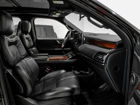 Used 2021 Lincoln Navigator Reserve image 31