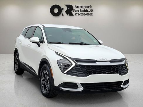 Used 2024 Kia Sportage LX image 1