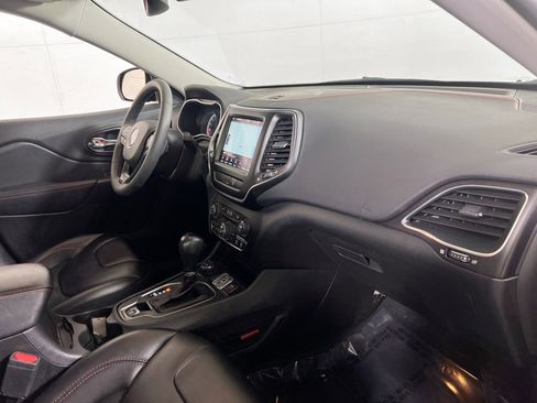 Used 2022 Jeep Cherokee Trailhawk w/ Sun, Sound & Nav Group AWD/4WD image 29