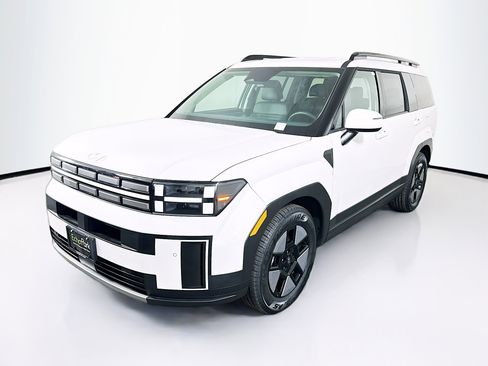 Used 2025 Hyundai Santa Fe SEL image 3