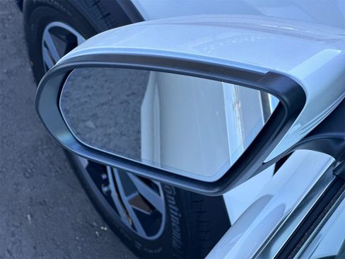 New 2025 Mercedes-Benz GLB 250 4MATIC image 9