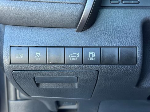 Used 2022 Toyota Camry SE image 16