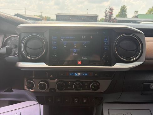 Used 2017 Toyota Tacoma Limited w/ Tow Package AWD/4WD image 11