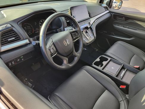 Used 2025 Honda Odyssey Touring image 16