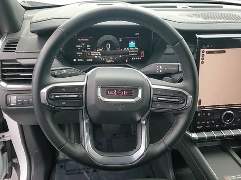 Used 2024 GMC Acadia Elevation image 15