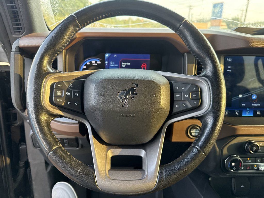 Used 2024 Ford Bronco Outer Banks AWD/4WD image 16