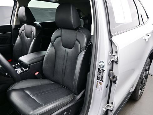 Used 2025 Kia Sorento SX AWD/4WD image 15