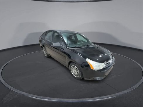 Used 2010 Ford Focus SE image 2