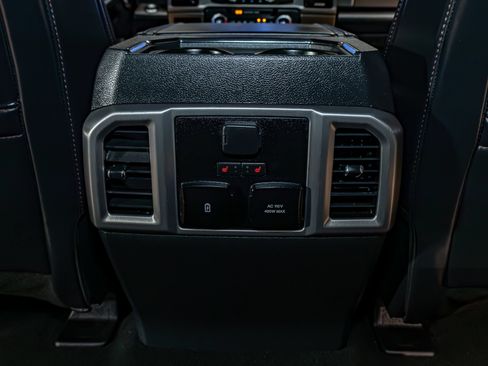 Used 2022 Ford F450 Platinum w/ FX4 Off-Road Package AWD/4WD image 25