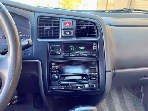 Used 1999 INFINITI G20 FWD image 21