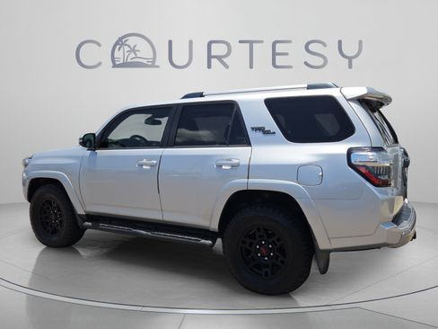 Used 2018 Toyota 4Runner TRD Off-Road Premium AWD/4WD image 3