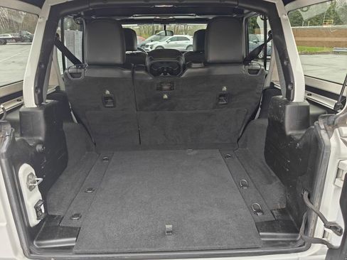 Used 2019 Jeep Wrangler Unlimited Sahara image 19