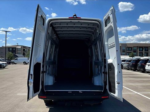 New 2025 Mercedes-Benz Sprinter 2500 image 18