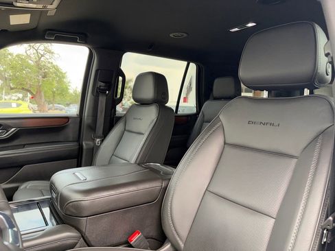 Used 2025 GMC Yukon Denali AWD/4WD image 10
