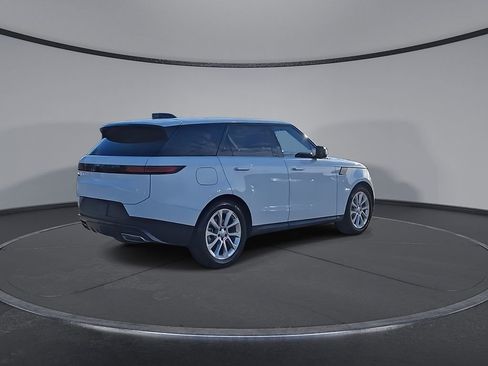 Used 2025 Land Rover Range Rover Sport SE image 8