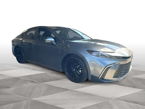 Used 2025 Toyota Camry SE w/ Convenience Package FWD image 2