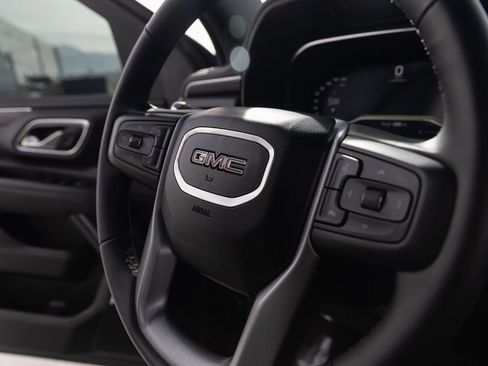 Used 2024 GMC Yukon XL SLT image 31